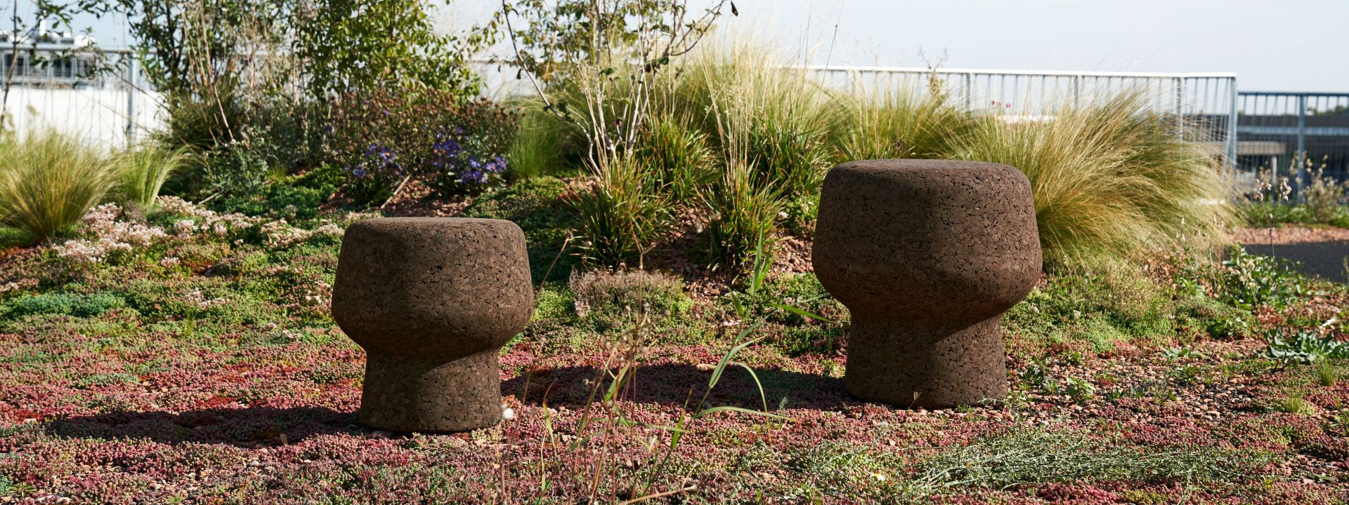  
Vision – Wir wollen ein Stück Designgeschichte schreiben.Im Kontext von Nachhaltigkeit bedeutet das für uns, eine Zukunft zu gestalten, in der zeitlose Designs mit ökologischer Integrität verschmelzen. So bewahren wir unseren Planeten für kommende Generationen.