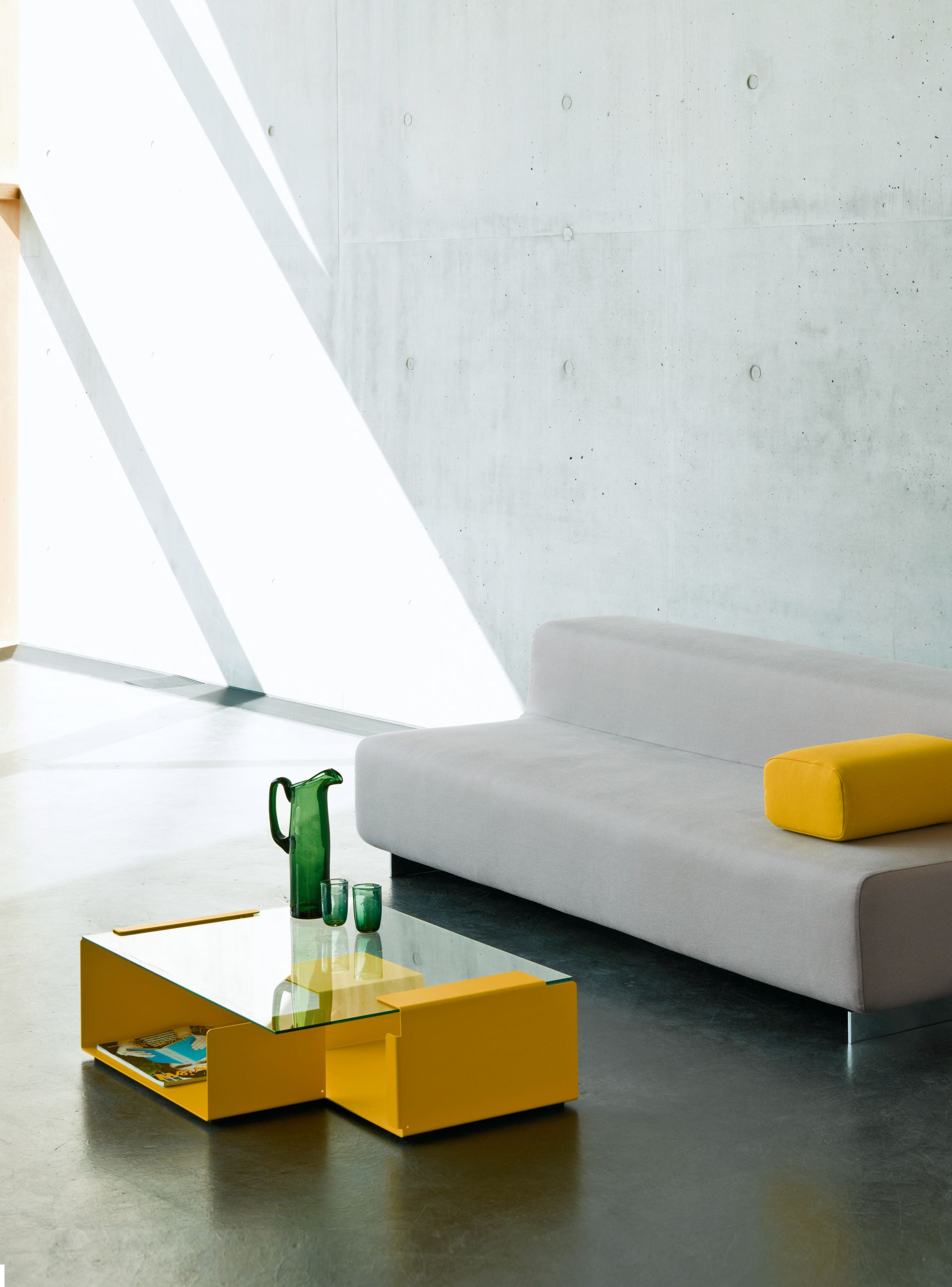 ClassiCon-diana-d-coffee-table-juno-sofa-2-photo-seelen.jpg
