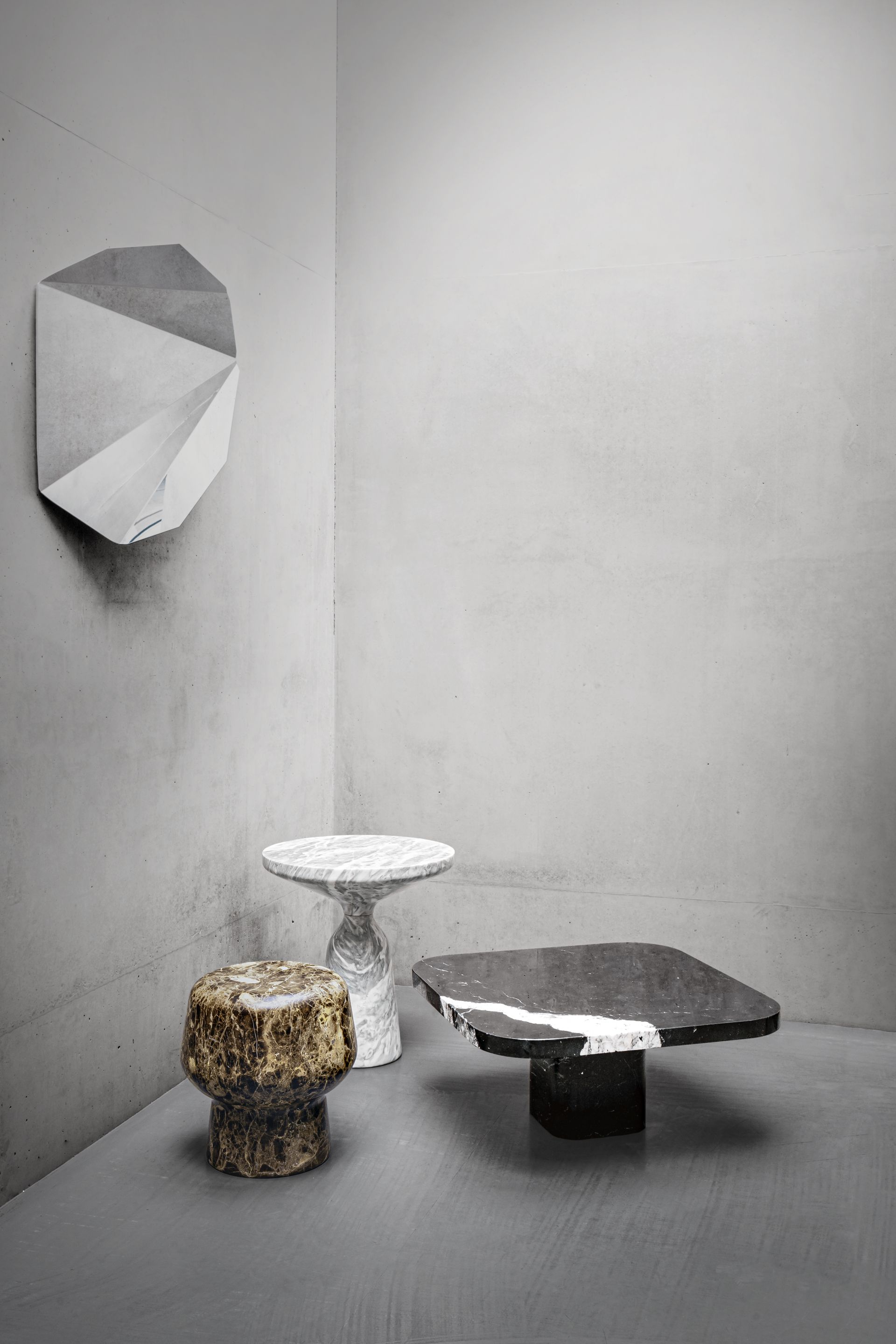 ClassiCon-piega-mirror-large-corker-no1-marble-bell-side-table-marble-bow-coffee-table-no3-marble-photo-breidt.jpg
